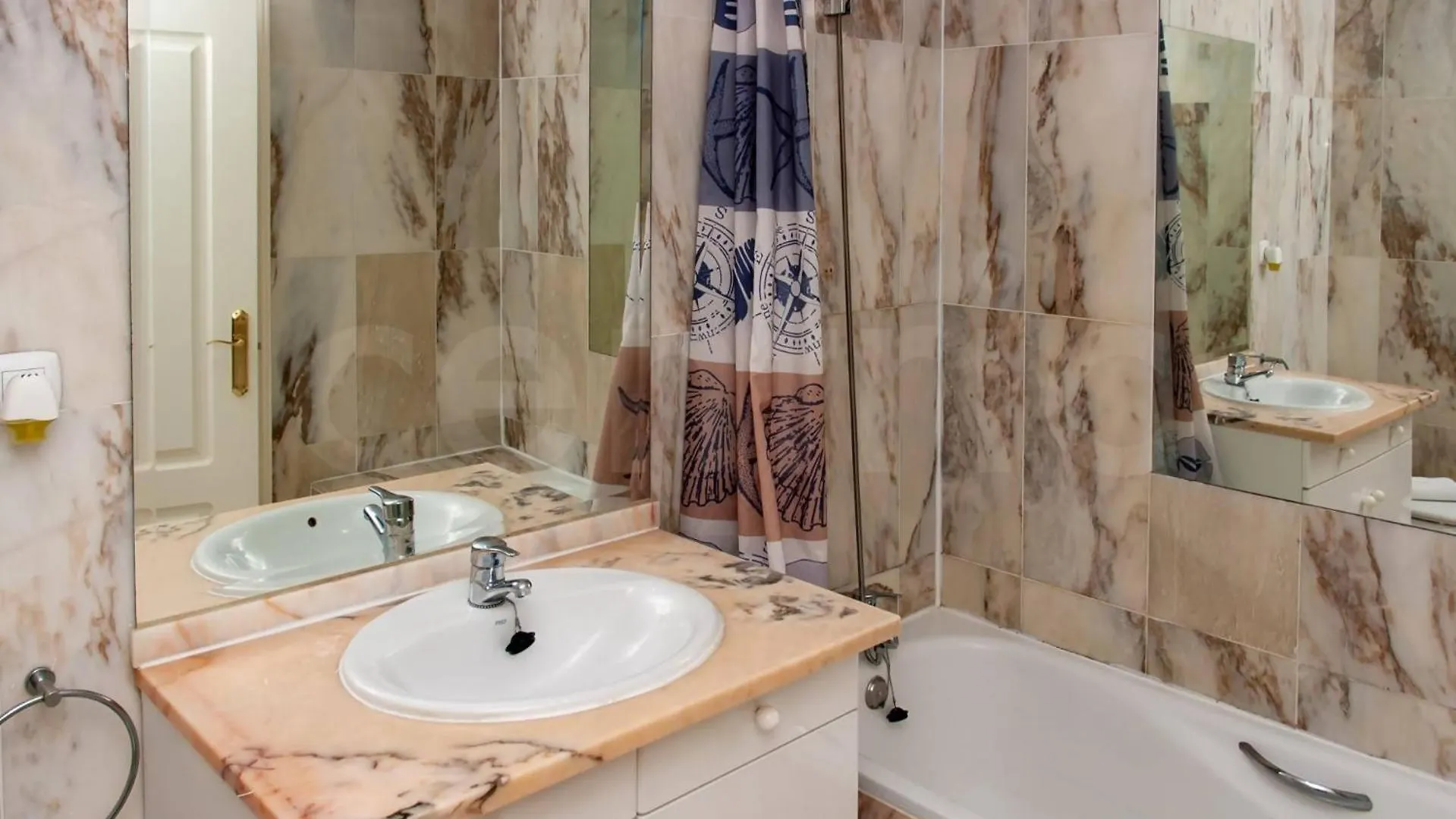 Encantador Apartamento En Михас 0*,